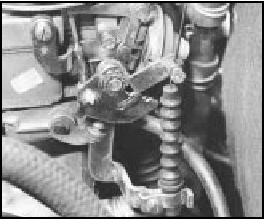 5C.12 Choke cable connection at carburettor
