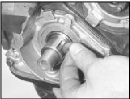 7B.43 Remove the crankshaft Woodruff key if it is loose
