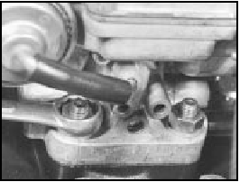 9B.37F Unscrewing a carburettor fixing nut