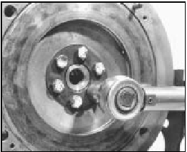20.14 Tightening flywheel bolts