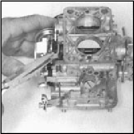 Fig. 3.23 Bending throttle lever stop (Weber 30/32 DMTR 90/250) (Sec 14)