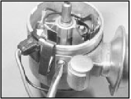 2.21 Extracting vacuum diaphragm unit screw