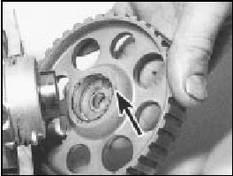 5B.22C Camshaft sprocket showing integral key (arrowed)