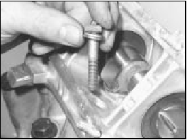 7B.77 Removing one of the camshaft housing shorter securing bolts
