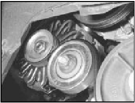 8C.49 Alternator/water pump drivebelt and tensioner viewed from the