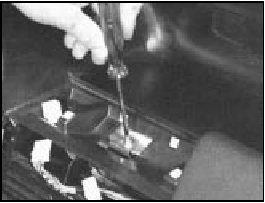 Fig. 13.31 Removing the heater unit-tofacia upper retaining screw (Sec 8D)