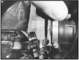 9C.36 Using an Allen key to adjust the mixture (CO level)