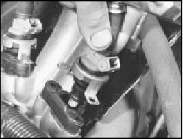 9C.80B Fuel injector removal