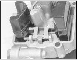 9B.26A Floats and pivot pin arrangement on the Weber 32 TLF carburettor