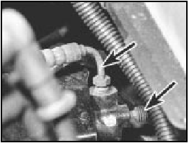 11.25 Clutch operating cylinder showing hydraulic line connection and bleed