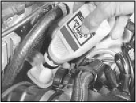 14B.14 Topping up the brake fluid reservoir (1301 cc Turbo ie model)