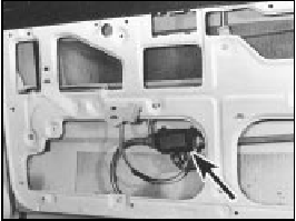 17.34C Door interior showing electric window motor (arrowed)